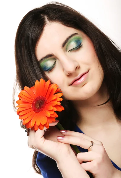 Frau mit Gerberblume — Stockfoto