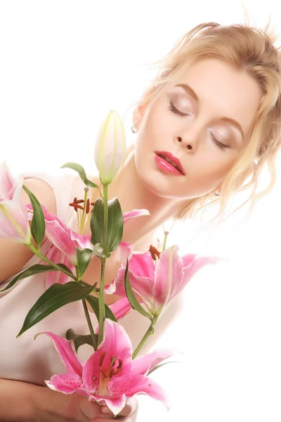 Junge Frau mit rosa Lilie — Stockfoto