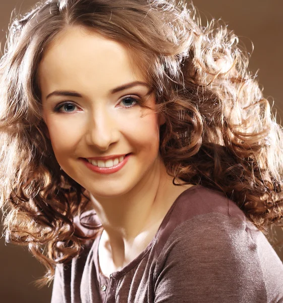 Hermosa joven feliz sonriente mujer — Foto de Stock