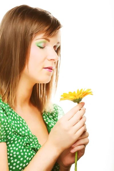 Jeune femme avec fleur gerber — Photo