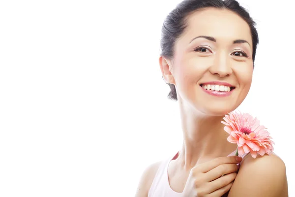 Happy asiatisk kvinna med en rosa gerbera — Stockfoto
