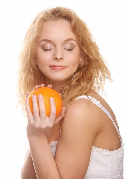 Mulher feliz com laranja — Fotografia de Stock