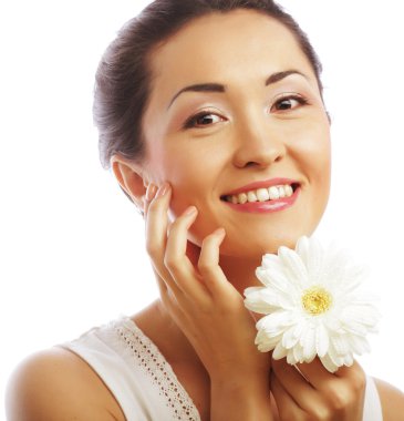 Beyaz Gerber 'li taze Asyalı kadın.