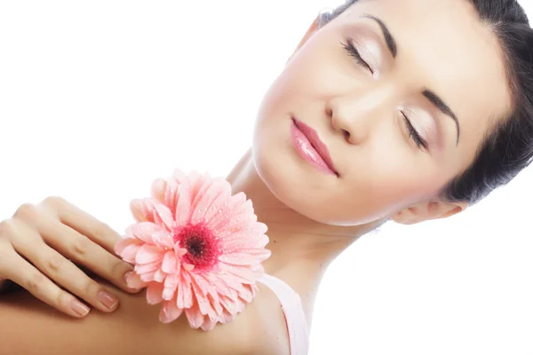 Felice donna asiatica in possesso di un gerbera rosa — Foto Stock