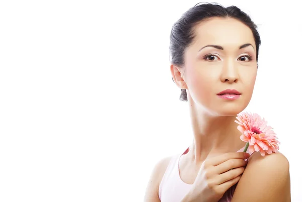 Happy asian woman holding a pink gerbera — Stock Photo, Image