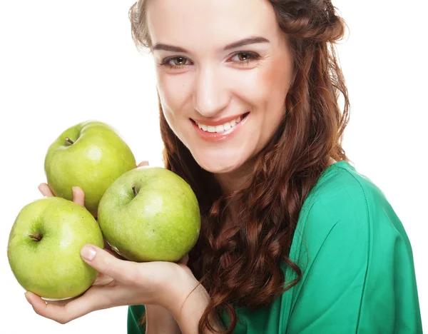 Joven mujer feliz sosteniendo manzanas verdes. — Foto de Stock