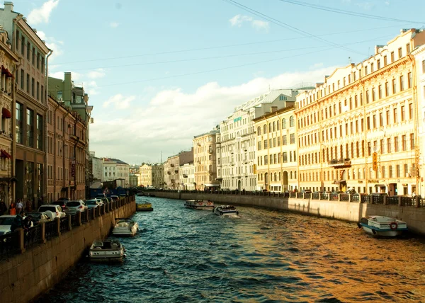 Saint-Petersburg csónakokkal folyó csatorna — 스톡 사진