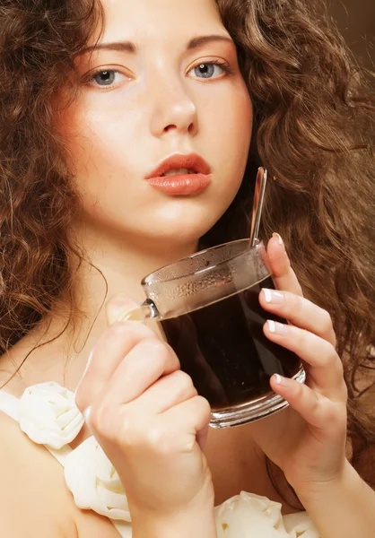 Femme avec un café aromatique — Photo