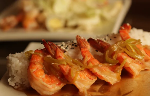 Camarones al horno con arroz —  Fotos de Stock