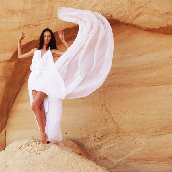 Mulher no deserto — Fotografia de Stock