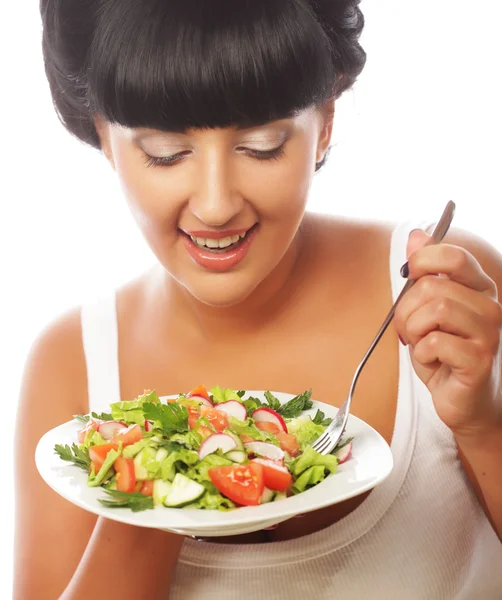 Mujer feliz comiendo ensalada — Foto de Stock