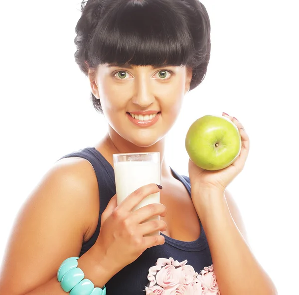 Femme avec pomme et lait — Photo