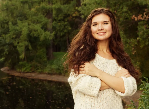 Moda mujer feliz en temporada de otoño —  Fotos de Stock