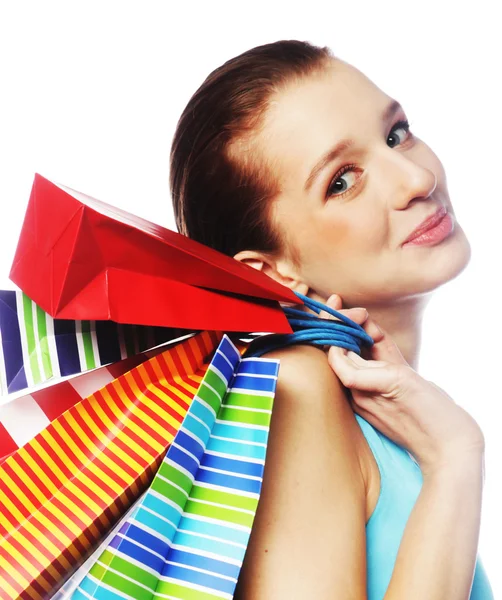 Mujer joven llevando bolsas de compras — Foto de Stock