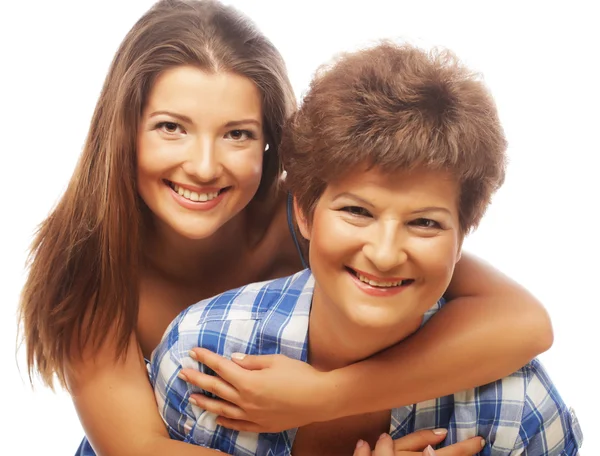 Retrato da filha abraçando sua mãe — Fotografia de Stock