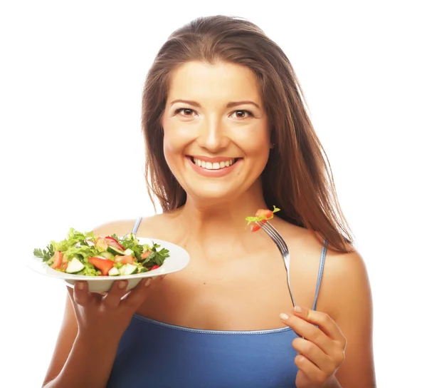 Щаслива жінка їсть салат — стокове фото