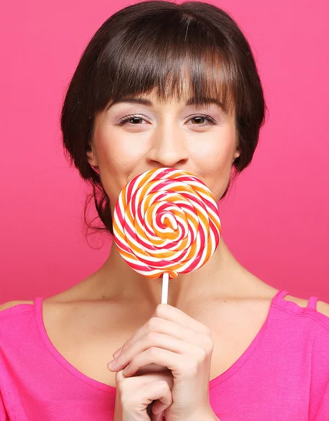 Mujer bonita con piruleta — Foto de Stock