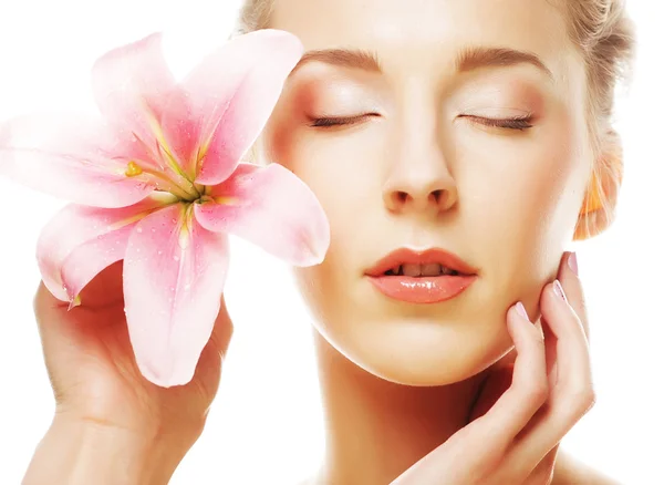 Beauty face of the young woman with pink lily — Stock Photo, Image