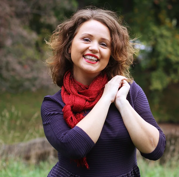 Woman  near the river in autumn season — Stock Photo, Image