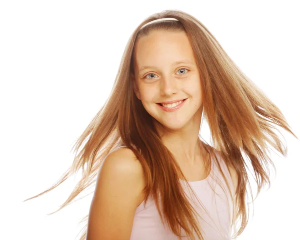 Studio beyaz arka plan üzerinde gülümseyen küçük kız — Stok fotoğraf