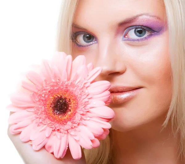 Piękna młoda kobieta z gerber kwiat — Zdjęcie stockowe