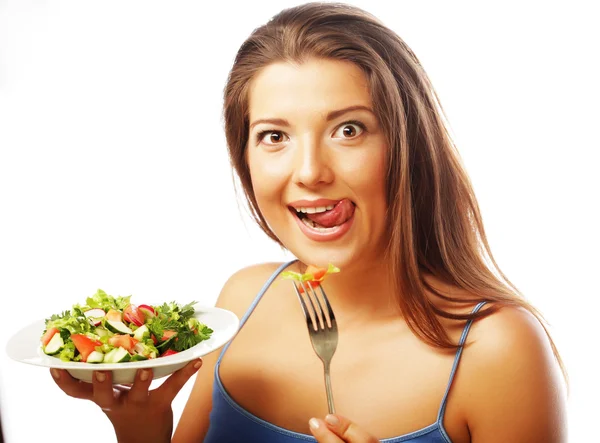 Счастливая женщина ест салат — стоковое фото