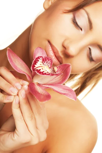 Ragazza che tiene in mano il fiore di orchidea — Foto Stock