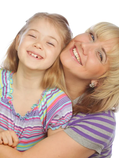 Meisje met haar gelukkig moeder geïsoleerd op wit — Stockfoto