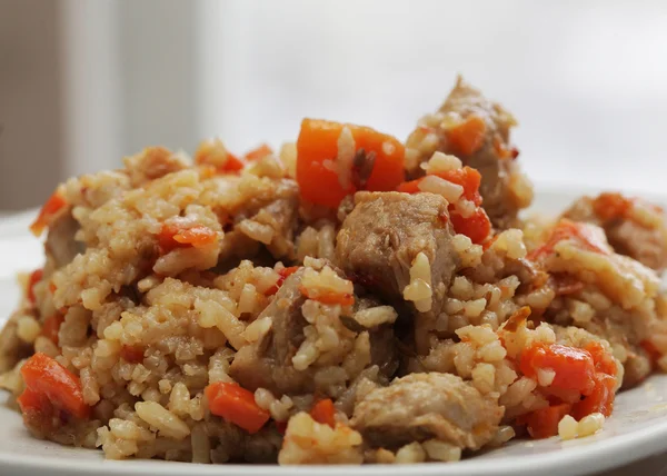 Delicioso pilaf com carne — Fotografia de Stock