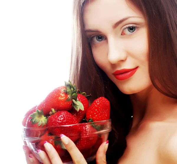 Vacker glad leende kvinna med jordgubbe — Stockfoto