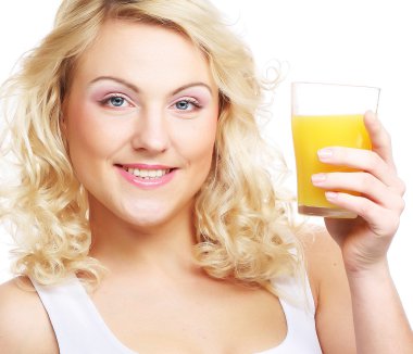 mutlu bir kadın portakal suyu içme.