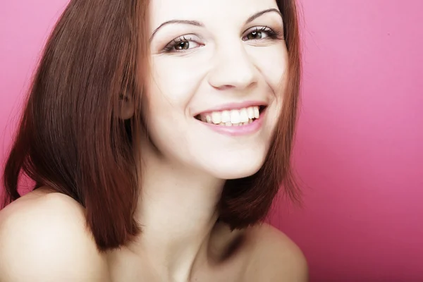 Hermosa joven sonriente mujer con la piel limpia —  Fotos de Stock