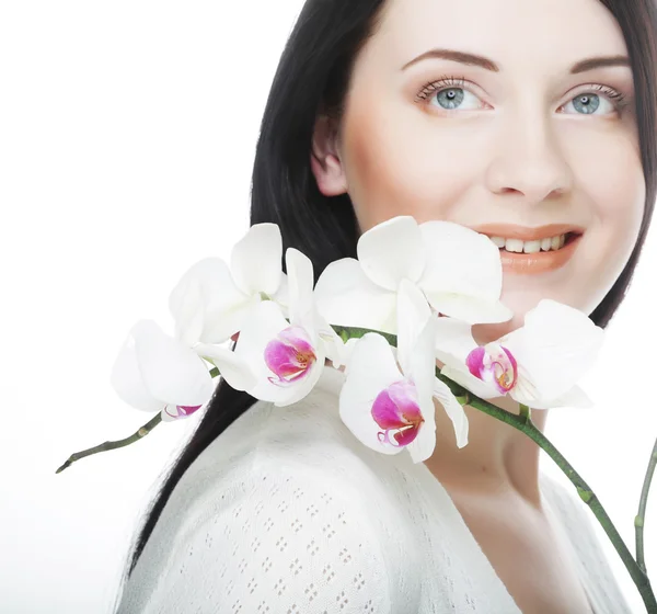 Femme avec fleur d'orchidée — Photo