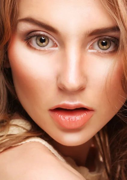 Young woman with curly hair — Stock Photo, Image