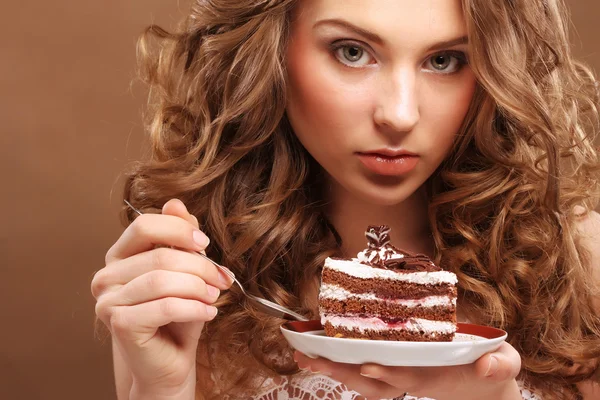 Beautiful young woman with a cake — Stock Photo, Image