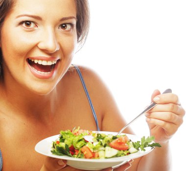 mutlu kadın salata yemek.