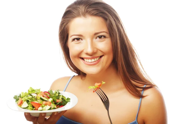 Mulher feliz comendo salada — Fotografia de Stock