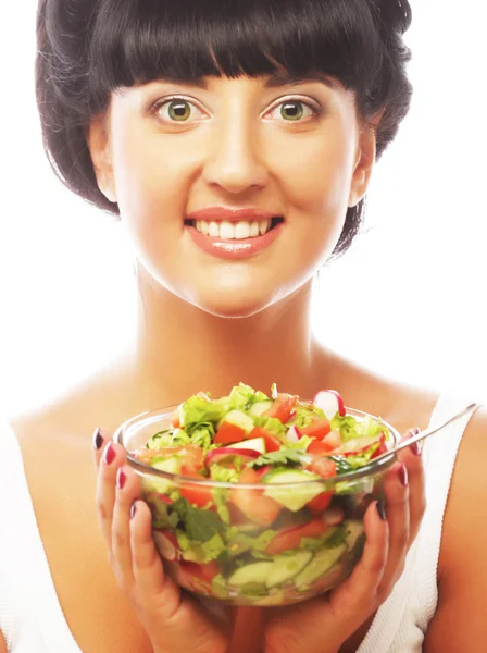 Jovem mulher engraçada comer salada — Fotografia de Stock
