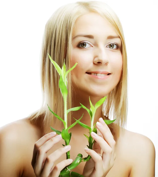 Giovane donna con bambù . — Foto Stock