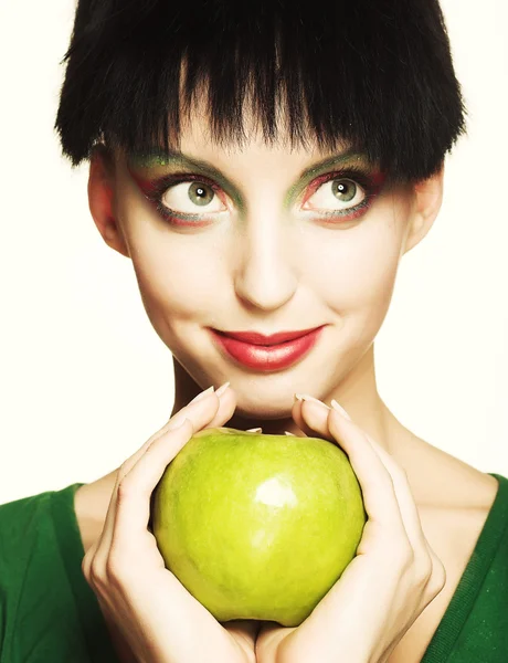 かわいい女性はリンゴを押し緑 — ストック写真