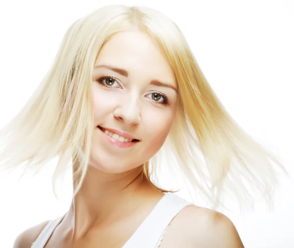 Mujer joven con la piel limpia en un blanco — Foto de Stock