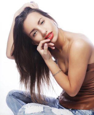 Paramparça kotlu kız yere otur.