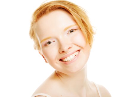 sağlıklı temiz yüzü ile güzel bir genç kadın