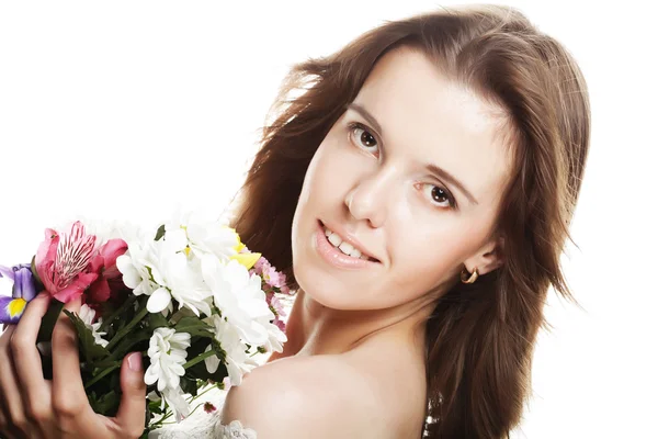 Mooie vrouw met bloemen — Stockfoto