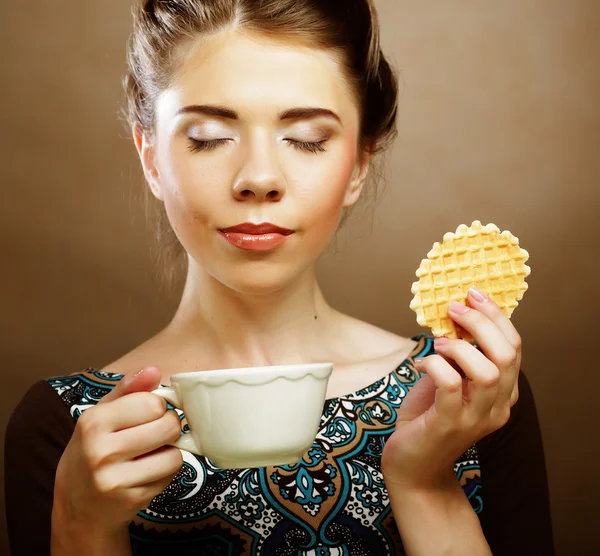 Woman with coffee and cookies — Stock Photo, Image