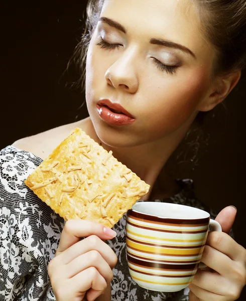Mujer con café y galletas — Foto de Stock