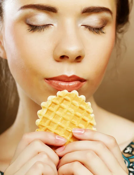 Happy lwoman with cake wafer — Stock Photo, Image