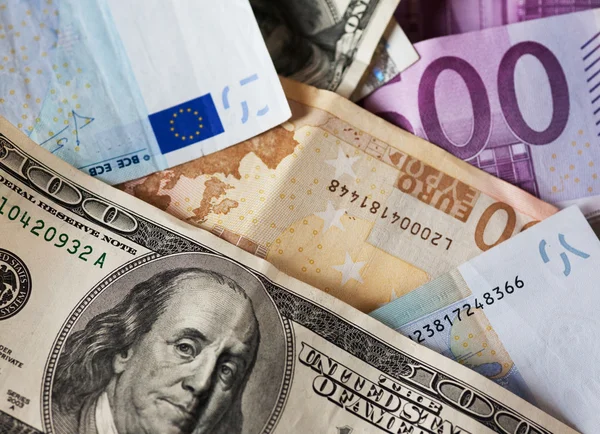 Dollaro e banconote in euro . — Foto Stock