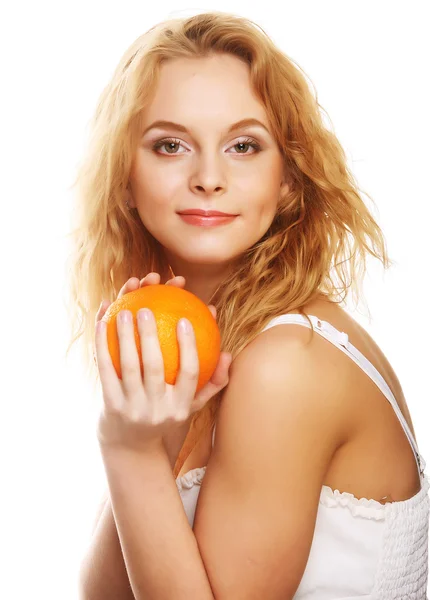 Mujer feliz con naranja — Foto de Stock