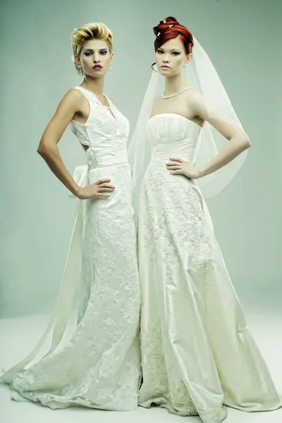 Duas noivas jovens — Fotografia de Stock